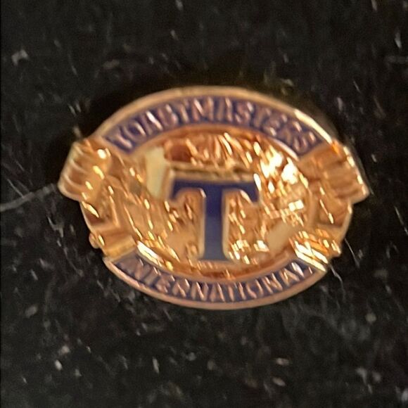 Vintage 1950s MCM Toastmaster International gold tone blue enamel lapel pin - Picture 3 of 12